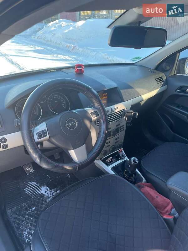 Универсал Opel Astra 2008 в Казатине