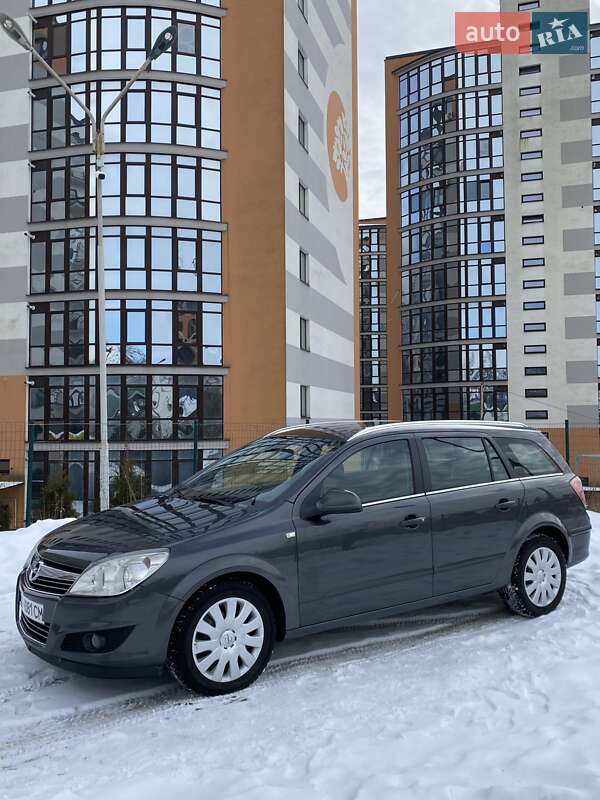 Універсал Opel Astra 2009 в Івано-Франківську