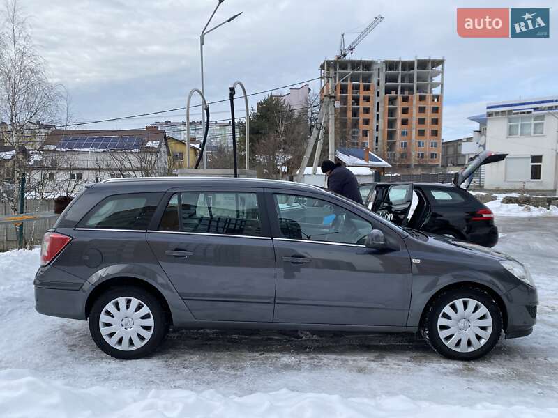 Універсал Opel Astra 2009 в Івано-Франківську