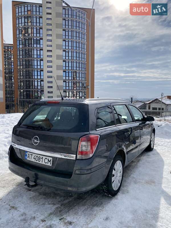 Універсал Opel Astra 2009 в Івано-Франківську