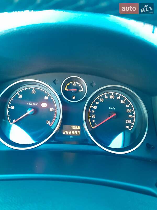 Универсал Opel Astra 2010 в Житомире