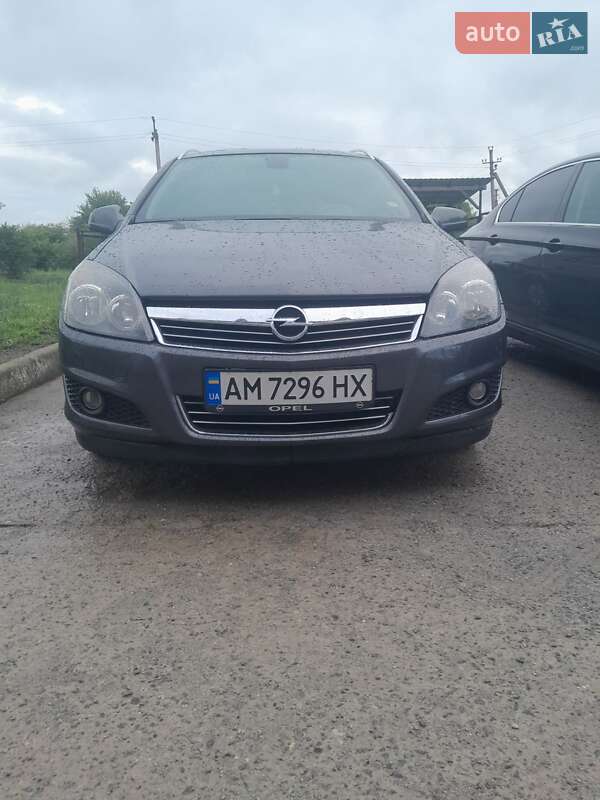 Универсал Opel Astra 2010 в Житомире