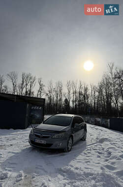 Универсал Opel Astra 2012 в Калуше