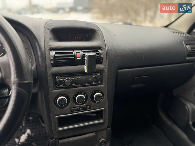 Седан Opel Astra 2006 в Києві