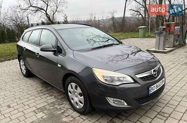 Универсал Opel Astra 2012 в Бучаче
