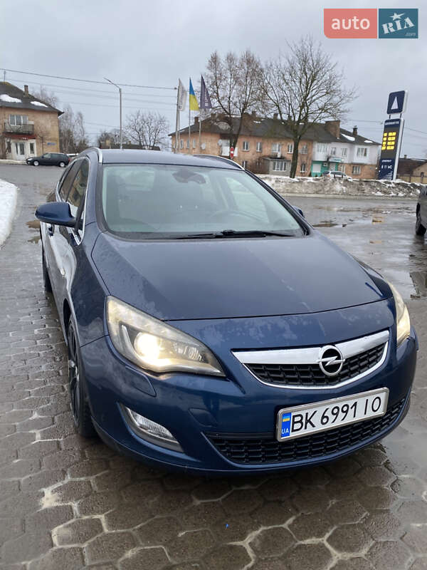 Універсал Opel Astra 2011 в Костопілі