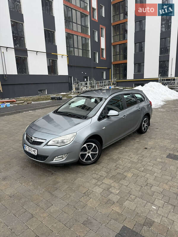 Универсал Opel Astra 2012 в Львове