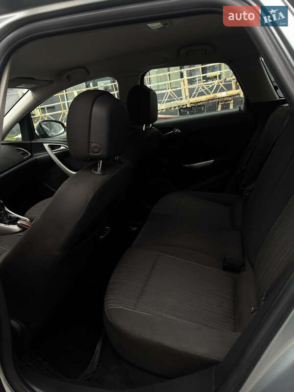 Универсал Opel Astra 2012 в Львове