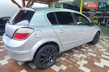 Хэтчбек Opel Astra 2004 в Берегово