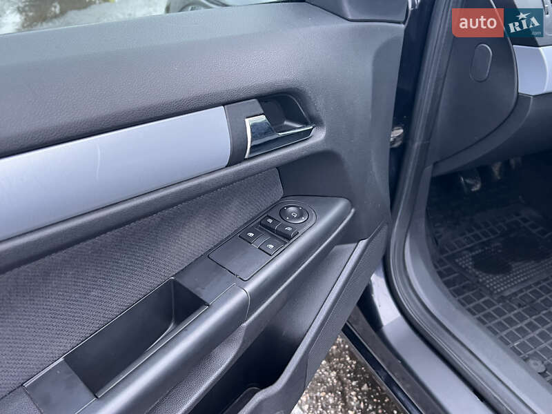 Універсал Opel Astra 2006 в Лубнах