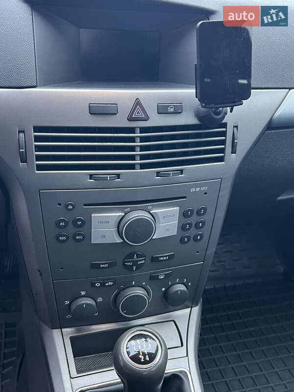 Універсал Opel Astra 2006 в Лубнах