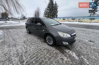 Універсал Opel Astra 2011 в Чемерівцях