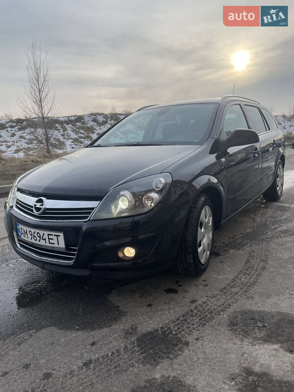 Opel Astra 2010 Opel Astra 2010