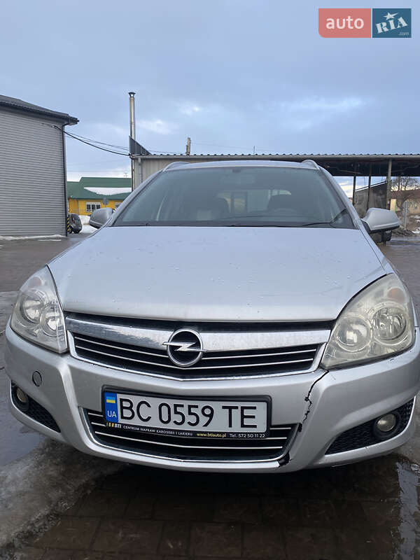 Универсал Opel Astra 2010 в Мостиске