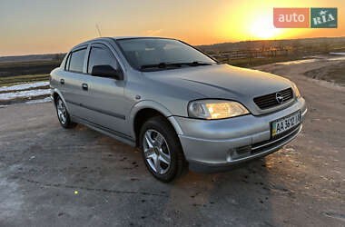 Седан Opel Astra 2008 в Сарнах