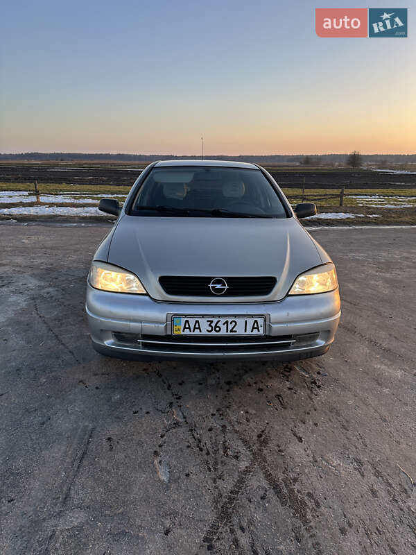 Седан Opel Astra 2008 в Сарнах