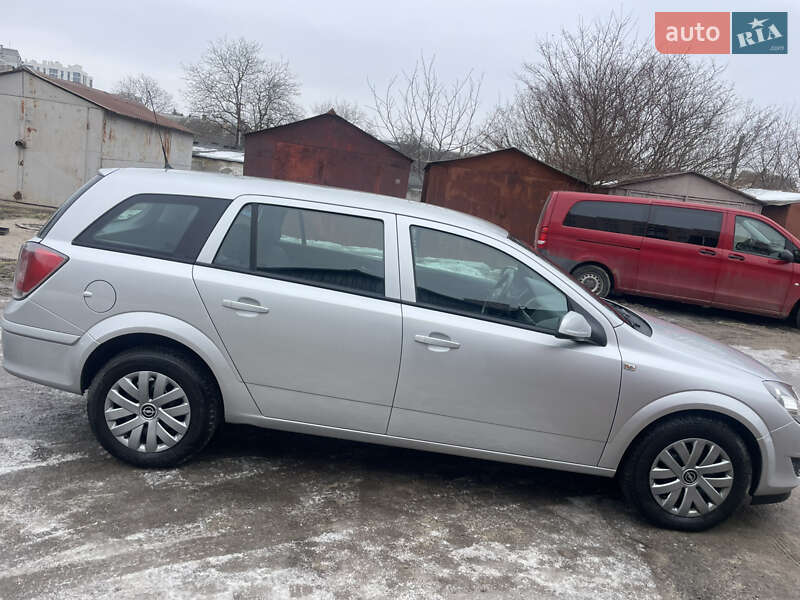 Универсал Opel Astra 2009 в Ровно