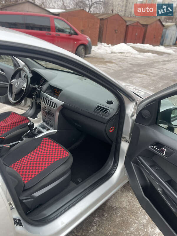 Универсал Opel Astra 2009 в Ровно