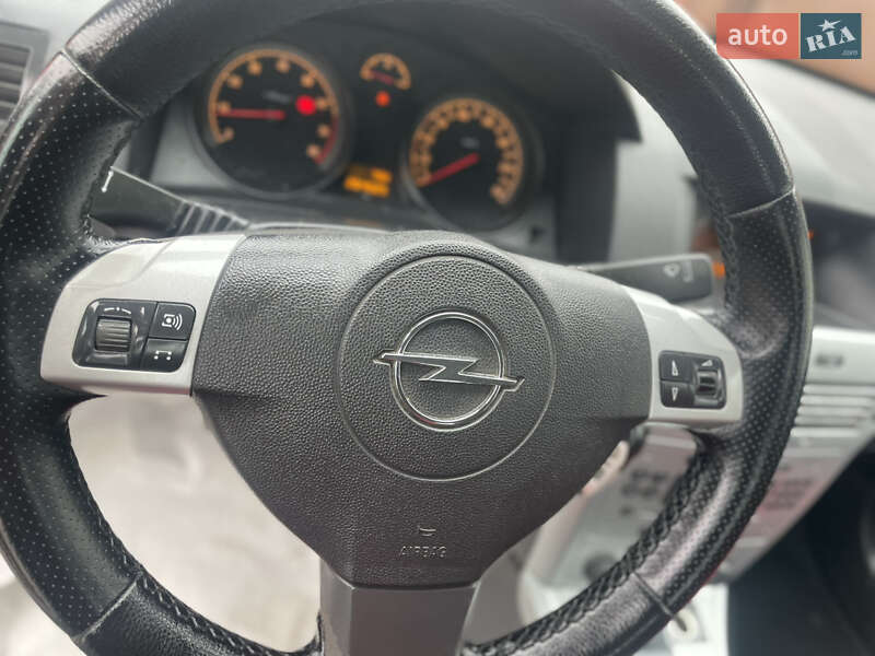 Универсал Opel Astra 2009 в Ровно