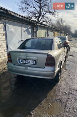 Седан Opel Astra 2008 в Новомосковске