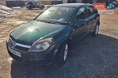 Хэтчбек Opel Astra 2005 в Коростене