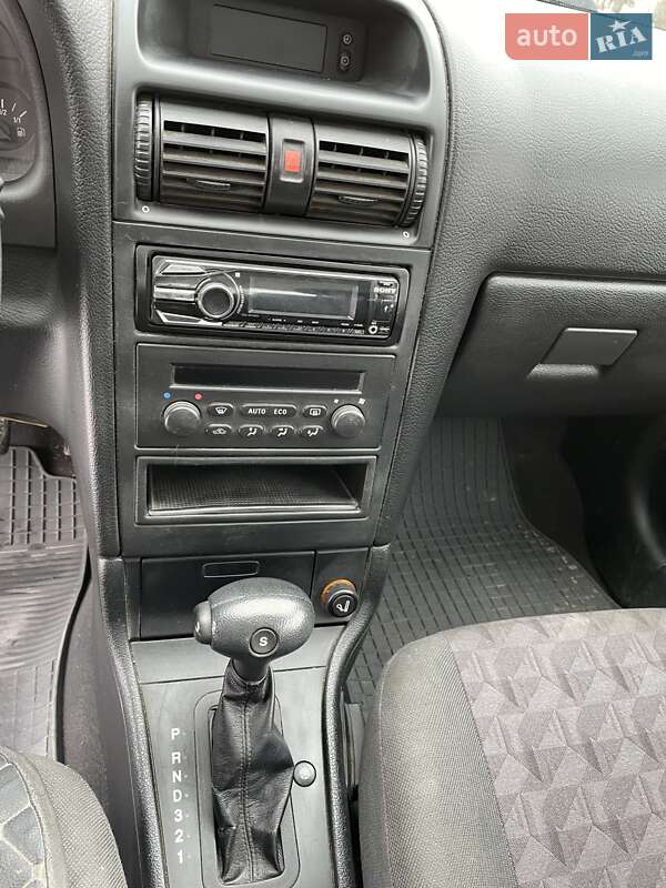 Седан Opel Astra 2002 в Жмеринці