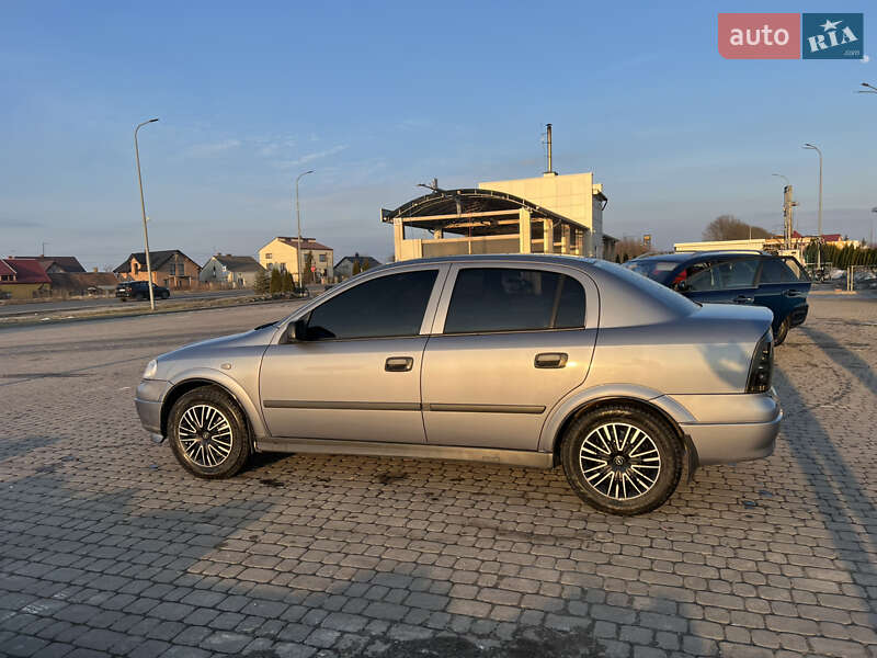 Седан Opel Astra 2007 в Городке