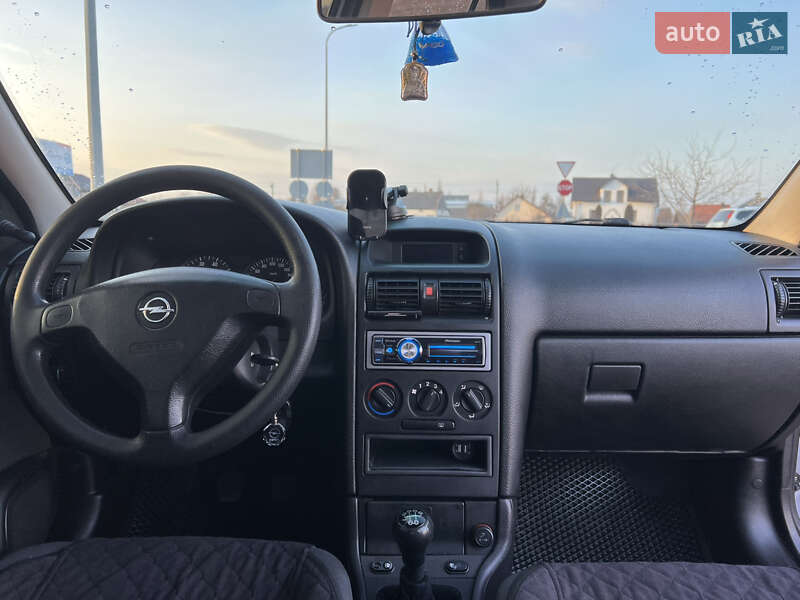 Седан Opel Astra 2007 в Городке