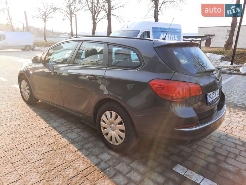 Універсал Opel Astra 2014 в Львові