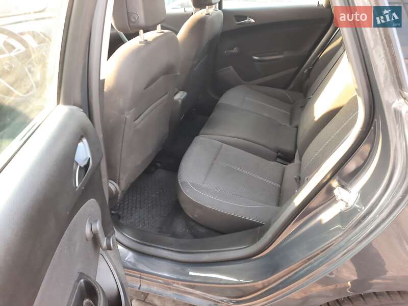 Універсал Opel Astra 2014 в Львові