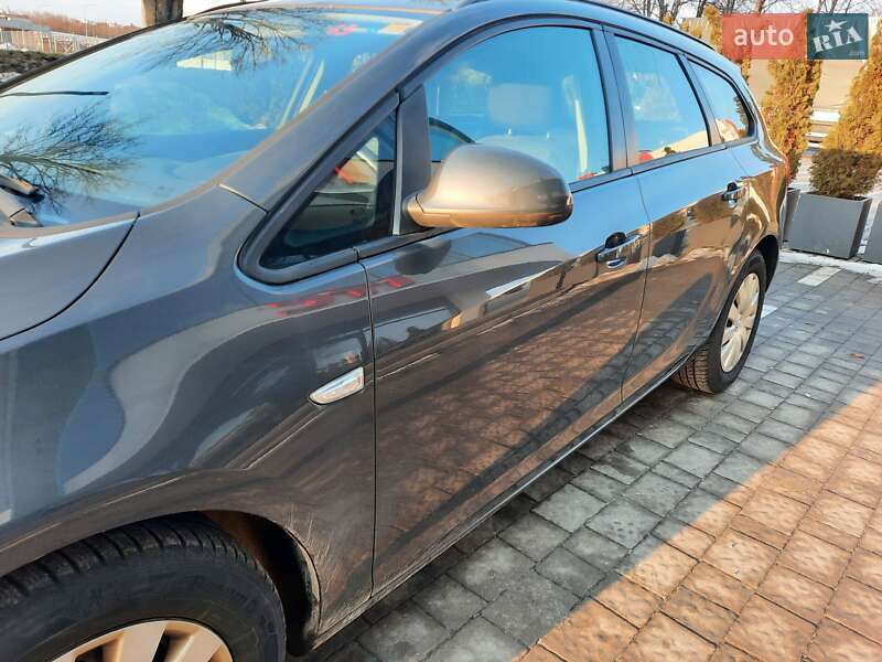 Універсал Opel Astra 2014 в Львові