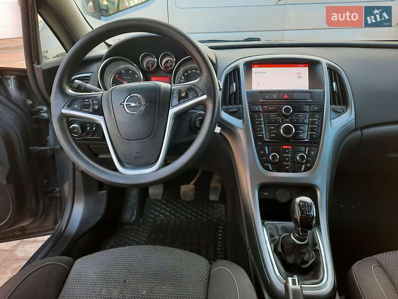 Універсал Opel Astra 2014 в Львові