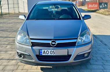 Хэтчбек Opel Astra 2006 в Ужгороде