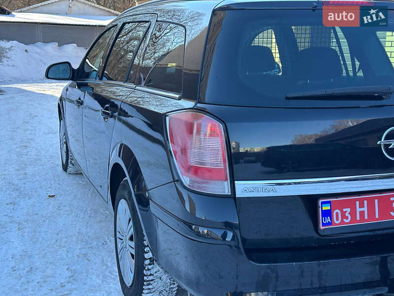 Универсал Opel Astra 2010 в Луцке