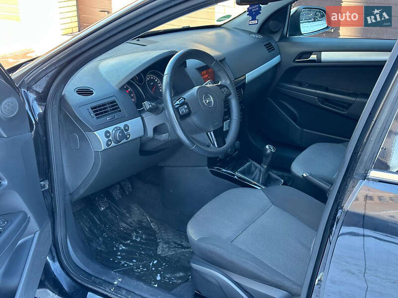 Универсал Opel Astra 2010 в Луцке