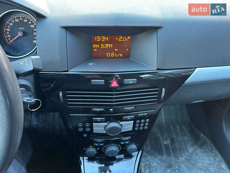 Универсал Opel Astra 2010 в Луцке