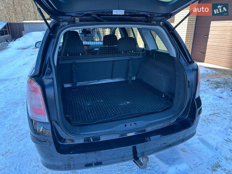 Универсал Opel Astra 2010 в Луцке