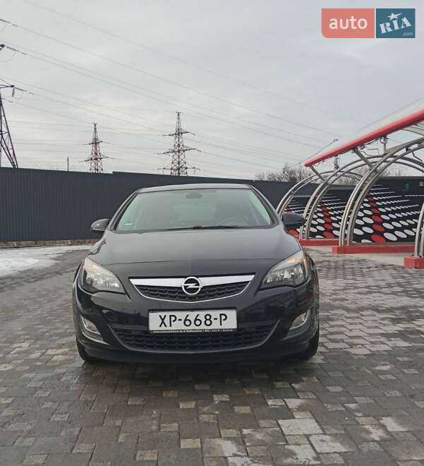 Opel Astra 2011 Opel Astra 2011