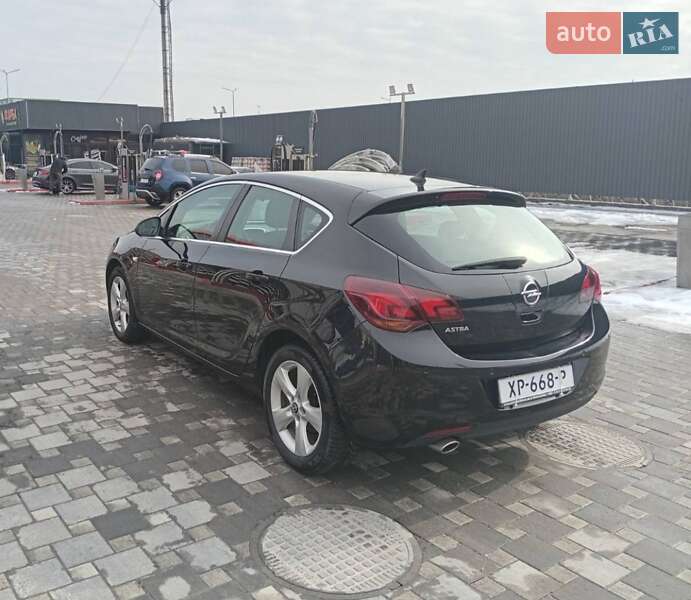 Хэтчбек Opel Astra 2011 в Полтаве
