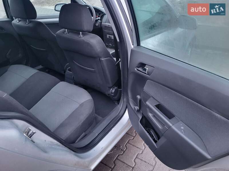 Универсал Opel Astra 2006 в Луцке фото 9 Универсал Opel Astra 2006 в Луцке