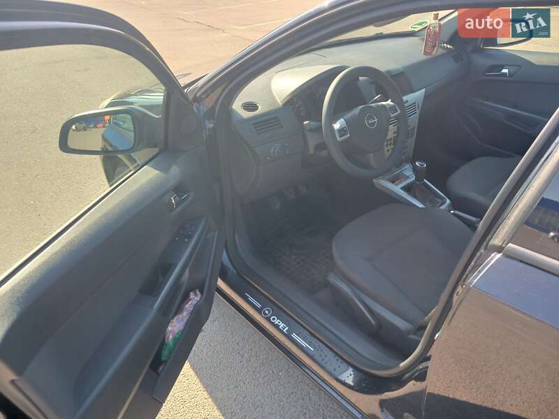 Универсал Opel Astra 2009 в Луцке