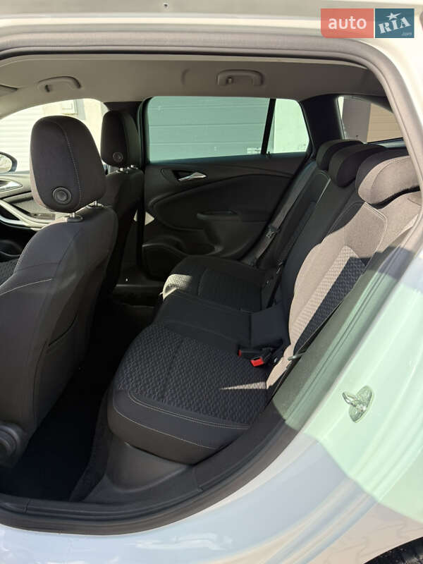 Универсал Opel Astra 2018 в Хмельницком