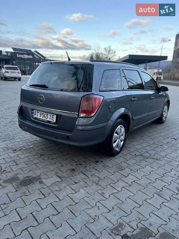 Універсал Opel Astra 2006 в Чернівцях