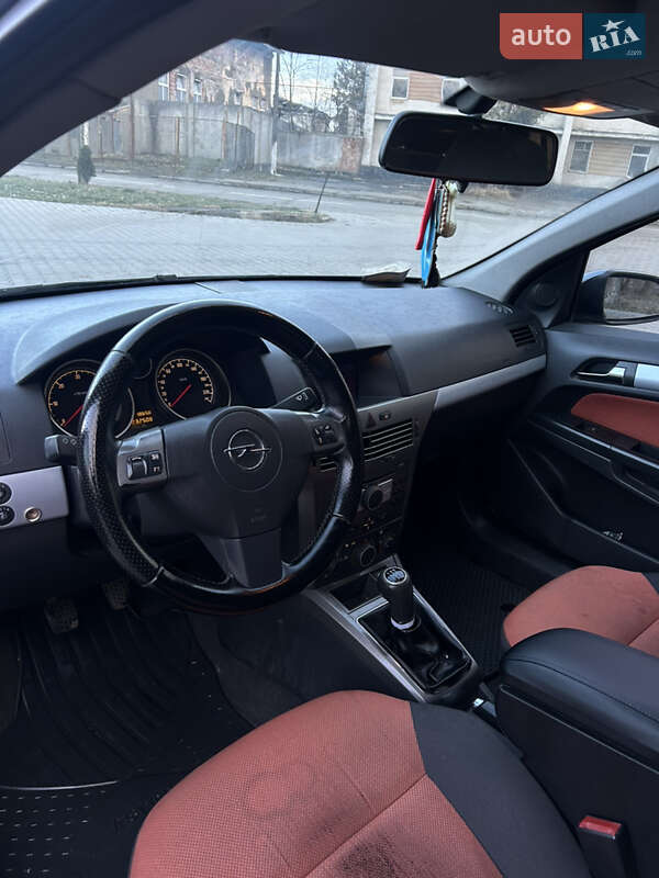 Універсал Opel Astra 2006 в Чернівцях