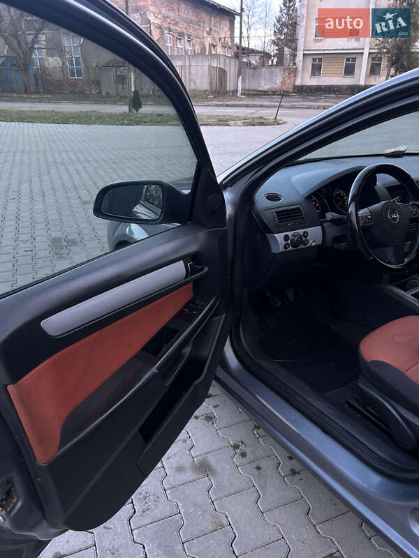 Універсал Opel Astra 2006 в Чернівцях