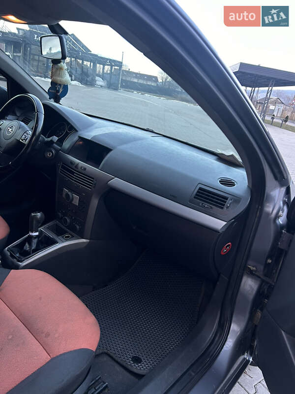 Універсал Opel Astra 2006 в Чернівцях