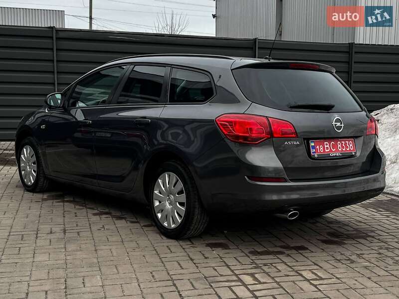 Универсал Opel Astra 2012 в Черкассах