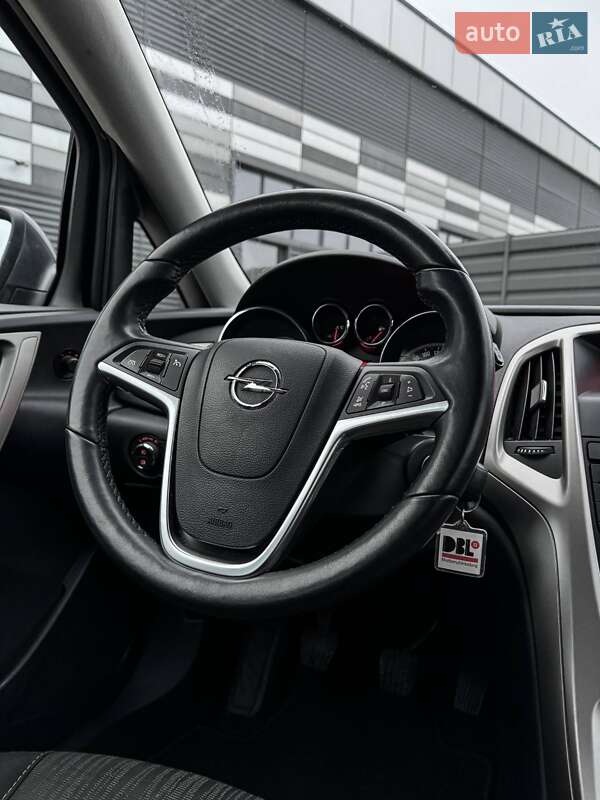 Универсал Opel Astra 2012 в Черкассах