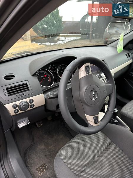 Универсал Opel Astra 2009 в Брошневе