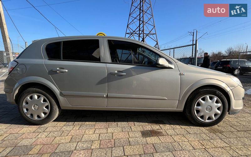 Хэтчбек Opel Astra 2006 в Стрые